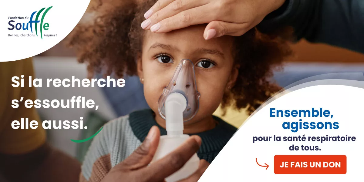 PETITE FILLE AVEC MASQUE À OXYGÈNE